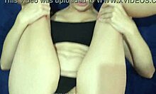 den varme kone coupleluna dykker ned i intens anal handling. hendes røv tager en pounding fra en kæmpe pik i hjemmelavet stil