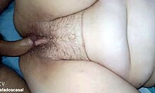 Safadoscasal peitinhos lindos e buceta comendo no pelo a safada adora!