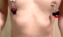 恥装 恥じらいのジュニア下着をつけて、アナルいじり、乳首いじりする