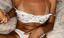 Loira, suck and finger your pussy!