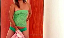 i'm pretty sammy, rubbing my tight pussy and fingering