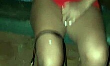 estava na rua encontrei mulher brigando com namorado tirou calcinha mostrou bocetinha fiquei louco