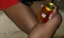 estava na rua encontrei mulher brigando com namorado tirou calcinha mostrou bocetinha fiquei louco