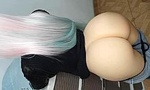 Horny stepdaughter shows big virgin ass in jeans.