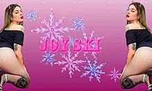 Gostosa twerks in the shower with plug in her ass, muscular and tattooed with swollen pussy lips