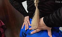 el culote sexy de la mama de mi amigo prepar�ndose para descansar