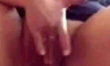 Милф имела ГРОМКИЙ СОЛИТАРНЫЙ ОРГАЗМ, пока дрочила мокрую киску