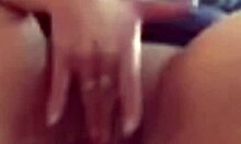 Милф имела ГРОМКИЙ СОЛИТАРНЫЙ ОРГАЗМ, пока дрочила мокрую киску