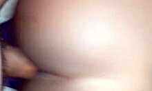 अरे, देखो यह रंडी पहली बार गंद में ले रही है