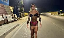 Esposa Fazendo Exibismo Na Rua Deixando Os Coecas Loucos