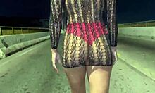 Esposa Fazendo Exibismo Na Rua Deixando Os Coecas Loucos