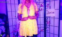 That amateur ebony African black sexy teen shows off her shaped body, making horny dudes crave rough solo fucking