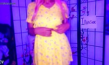 That amateur ebony African black sexy teen shows off her shaped body, making horny dudes crave rough solo fucking