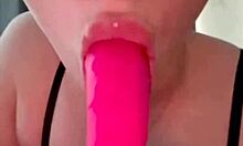 Horny brunette masturbates with toys to orgasm?