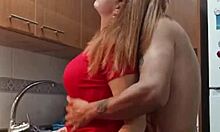 la mejor cogida con mi madrastra en la cocina porno