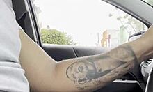 desconocida se sube a mi carro para facial y swallow