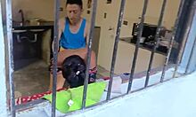 Красавица и чудовище: уродливый старый мужик ебет красивую пышную женщину с большой задницей, большими сиськами и сосками.