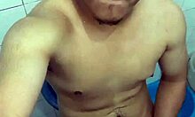 Masturbating nicely with cumshot 😏