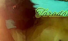 Tocando no rabo da preta com deepthroat e assfucking