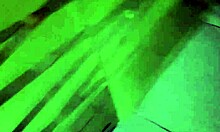 Новая жертва моет свою жопу в ванной для меня