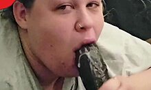 Заварената сестра разменя задник за наем в междурасова чукня в спалнята