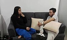 føler mig så liderlig, hun suger min pik og beder om min tunge på hendes våde fisse før jeg knepper hende dybt