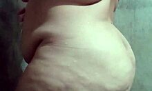 Branquinha bunduda enjoys a steamy solo shower 😍