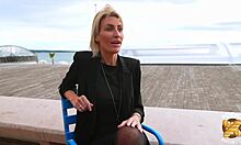 Anouk 30 Ans Une Psychologue Experte En Bite