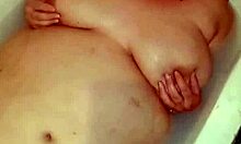 Naked Pussy Play In Bathtub