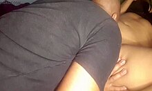 chupando uma bucetinha lisinha da novinha até o creampie