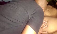 chupando uma bucetinha lisinha da novinha até o creampie