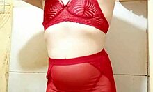 Cdzinha de Lingerie Mostrando o Pintinho