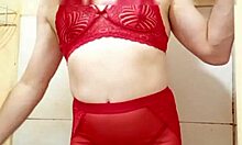 Cdzinha de Lingerie Mostrando o Pintinho