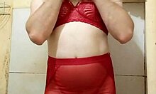 Cdzinha de Lingerie Mostrando o Pintinho