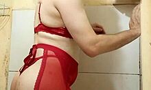 Cdzinha de Lingerie Mostrando o Pintinho