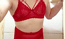 Cdzinha de Lingerie Mostrando o Pintinho