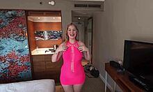 Μια νέα 18+ γεμάτη ξανθιά με μεγάλα φυσικά στήθη γαμάει με τον αδερφό της