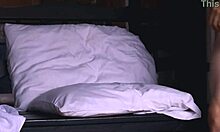 La hermanastra y el infiel intercambiaron miradas secretas en la fiesta