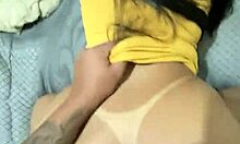 Женщина с большой задницей наслаждается членом едока, стонет на четвереньках с Маркинхой