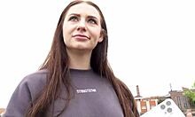 Немецкий скаут подбирает Эмму Эванс для жесткого кастинга и ебли с маленькими сиськами и длинными губками