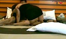 Isteri kongkek kawan suami cuckold dengan pantat besar