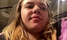 タクシーとモールで濡れたマンコクローズアップオナニー