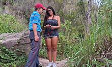 Bătrân muncitor pervers futută frumoasă țărancă cu sâni mari și fund mare