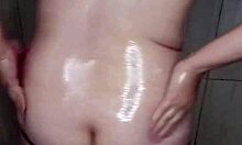 passando óleo no corpo gostoso 😍