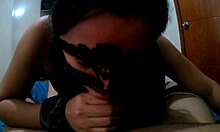 estuve viendo videos cuando mi madrastra me pilló masturbándome