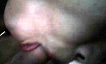 น้ำพุ่งเข้าปากสาวน้อยที่อมควยของฉัน