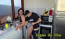 Macetei a empregada na cozinha escondido da minha esposa.