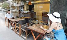 L-a văzut în bar și l-a adus acasă pentru futut sălbatic