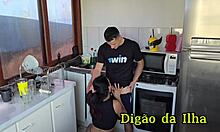 Macetei a empregada na cozinha escondido da minha esposa.