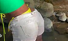 Ayudo a desconocida y ella quería ir al bosque a tener sexo conmigo y casi nos descubren